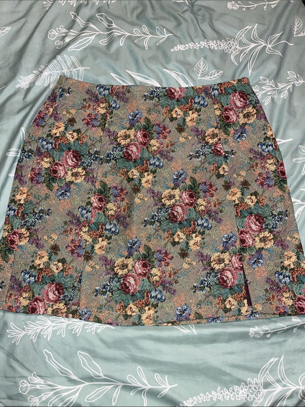 New In Floral Mini Skirt - Picture 2 of 5